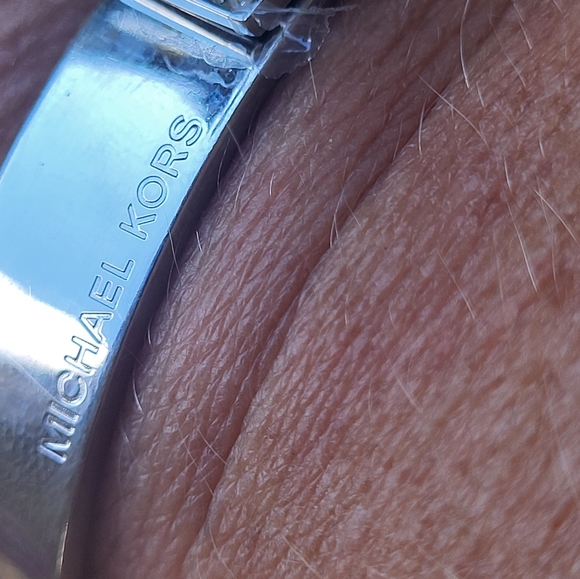 MICHAEL KORS DESIGNER SILVER RHINESTONE BRACELET - Picture 3 of 3